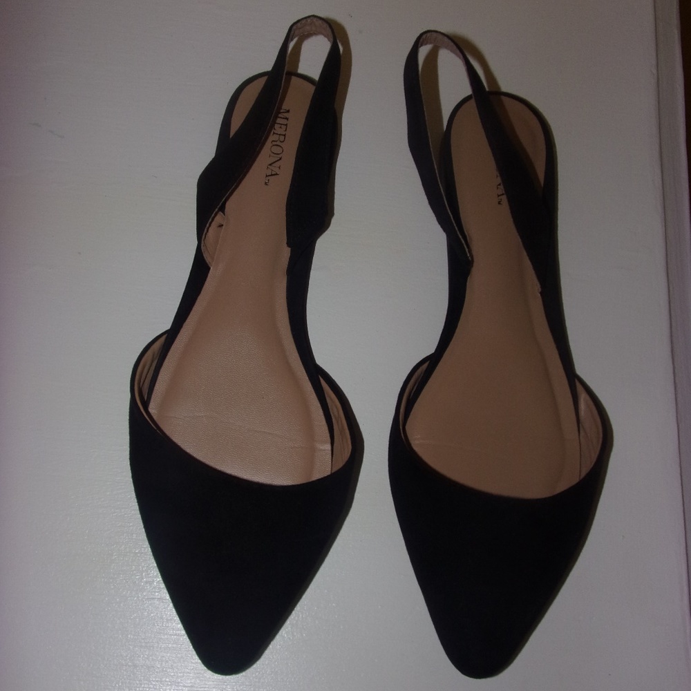 Black pointed toe sandal